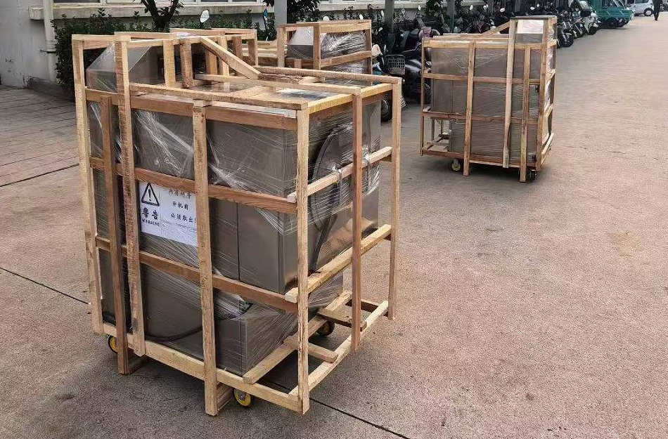 知名板栗連鎖店訂購(gòu)許昌智工電磁炒板栗機(jī)裝車發(fā)貨